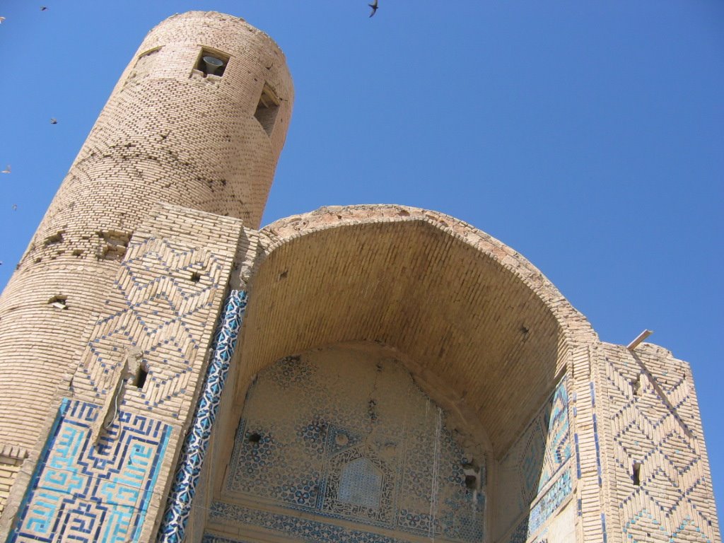 آیا از مسجد جامع ورزنه دیدن کرده‌اید؟ 