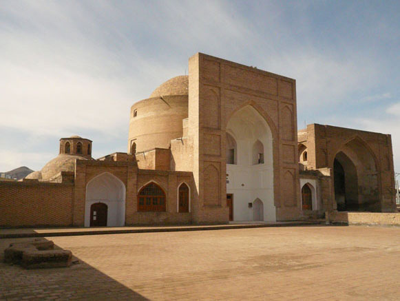 آرامگاه قطب الدین حیدر