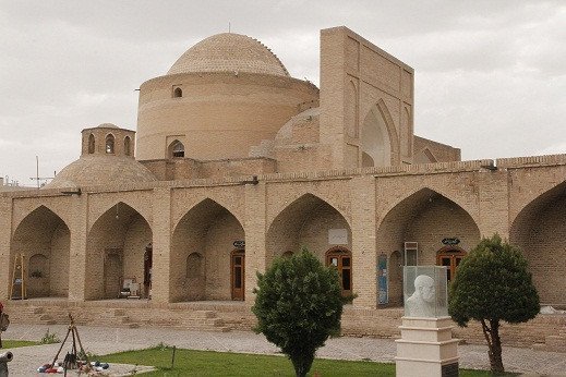 آرامگاه قطب الدین حیدر