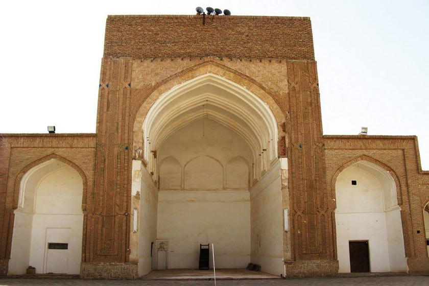 آرامگاه قطب الدین حیدر