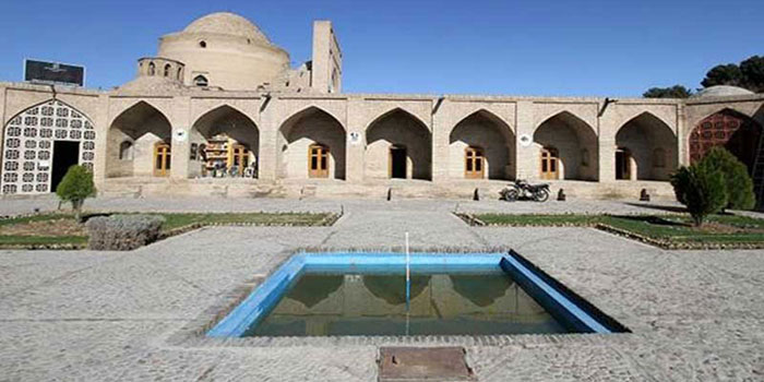 آرامگاه قطب الدین حیدر