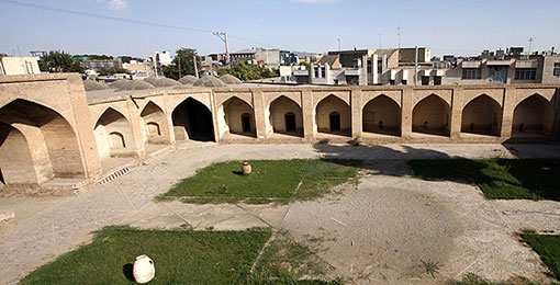 آرامگاه قطب الدین حیدر