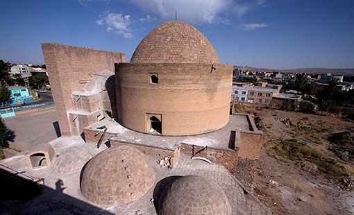آرامگاه قطب الدین حیدر