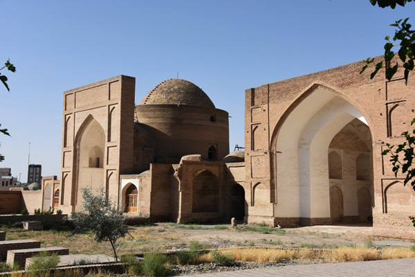 آرامگاه قطب الدین حیدر