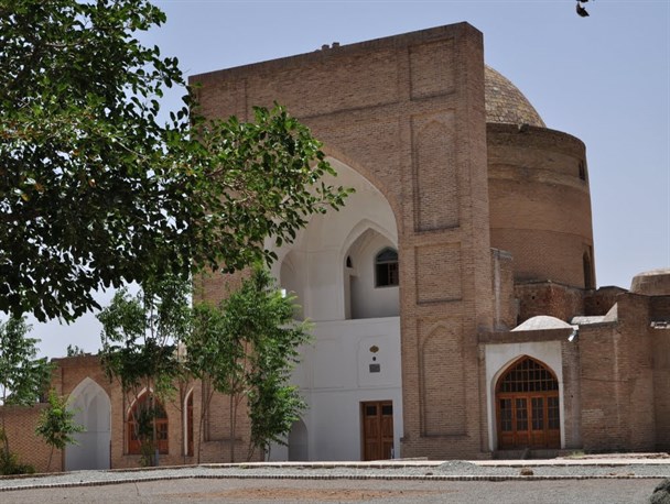 آرامگاه قطب الدین حیدر
