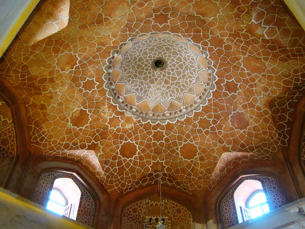 آرامگاه قطب الدین حیدر