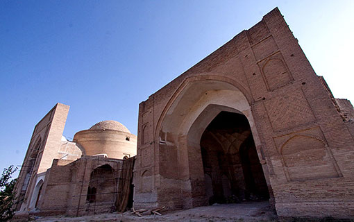 آرامگاه قطب الدین حیدر