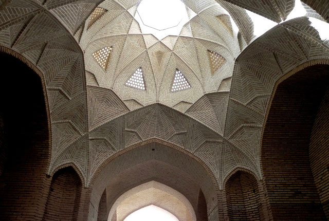 کاروانسرای عباسی میبد