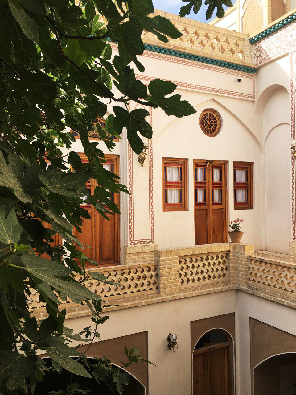 اقامتگاه سنتی نه چم کاشان