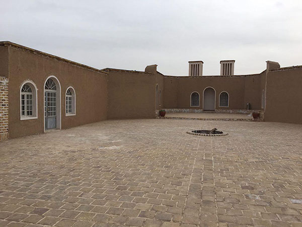 اقامتگاه نمکزار سه قلعه سرایان