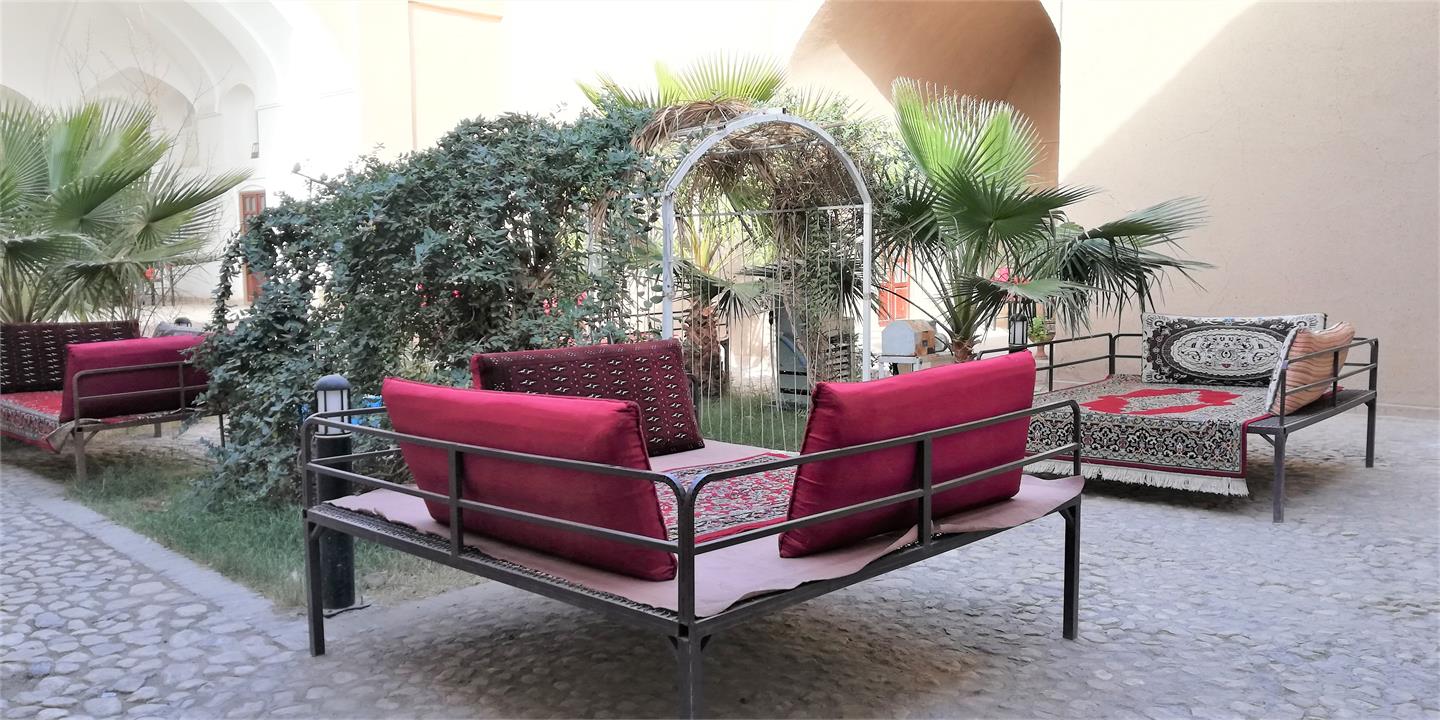 اقامتگاه اکرم خان نهبندان