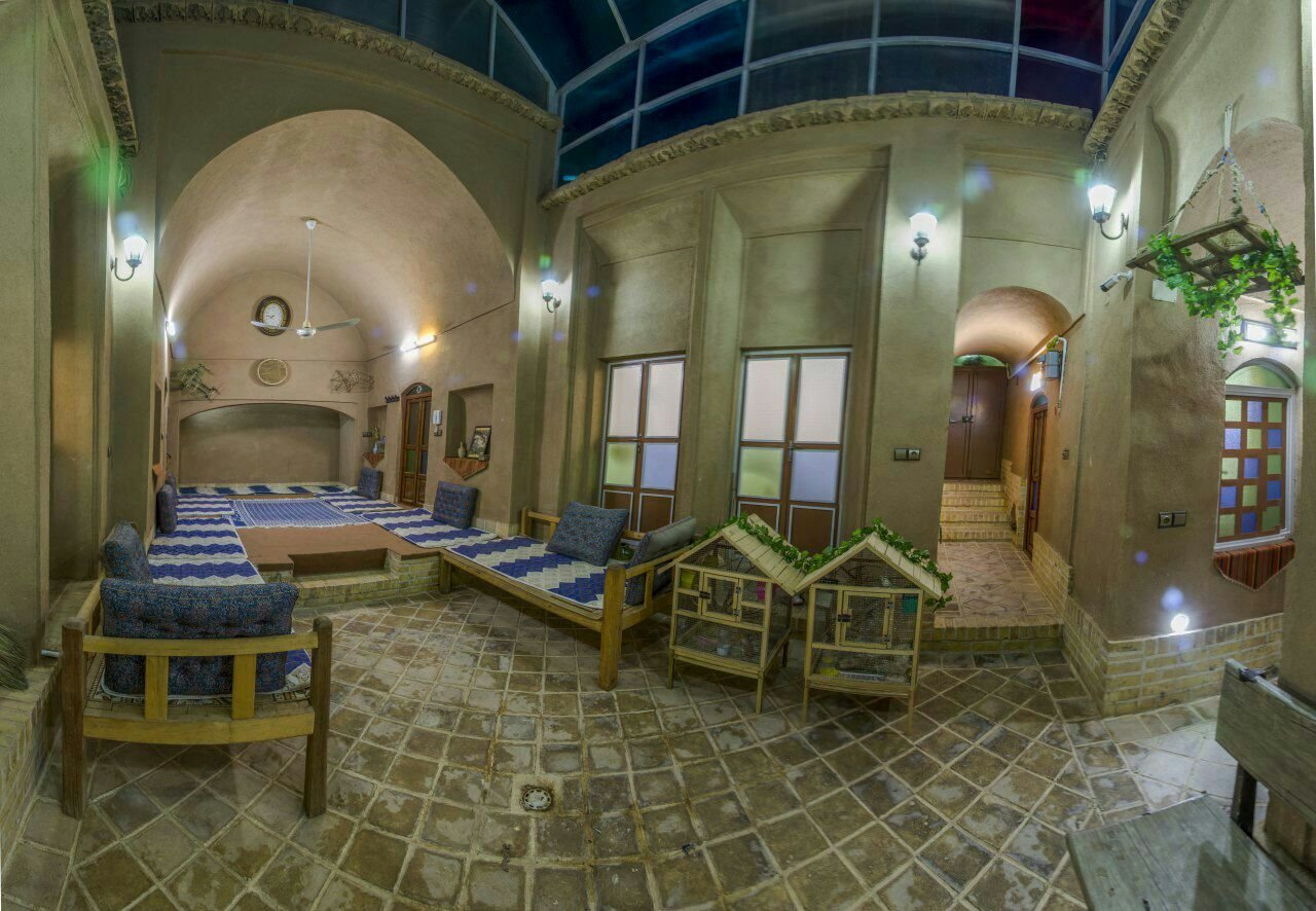 اقامتگاه بوم گردی شاطربمون میبد