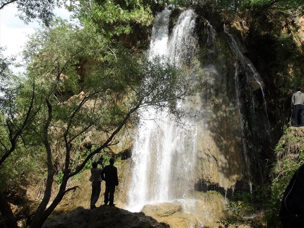 آبشار اوزان شاهین دژ