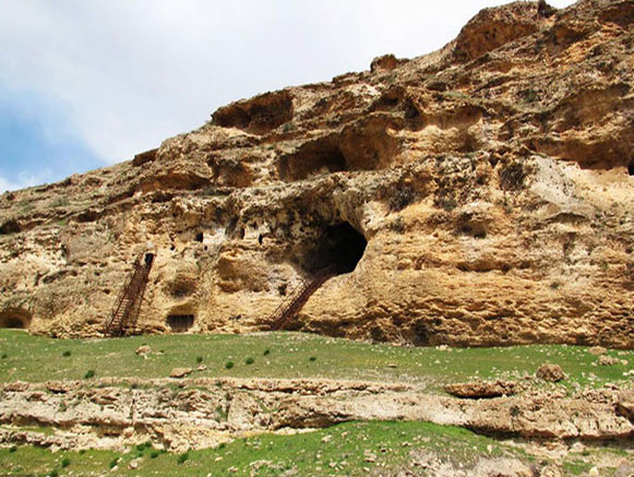 معماری صخره ای بی بی کند