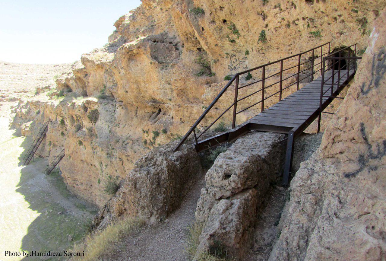 معماری صخره ای بی بی کند