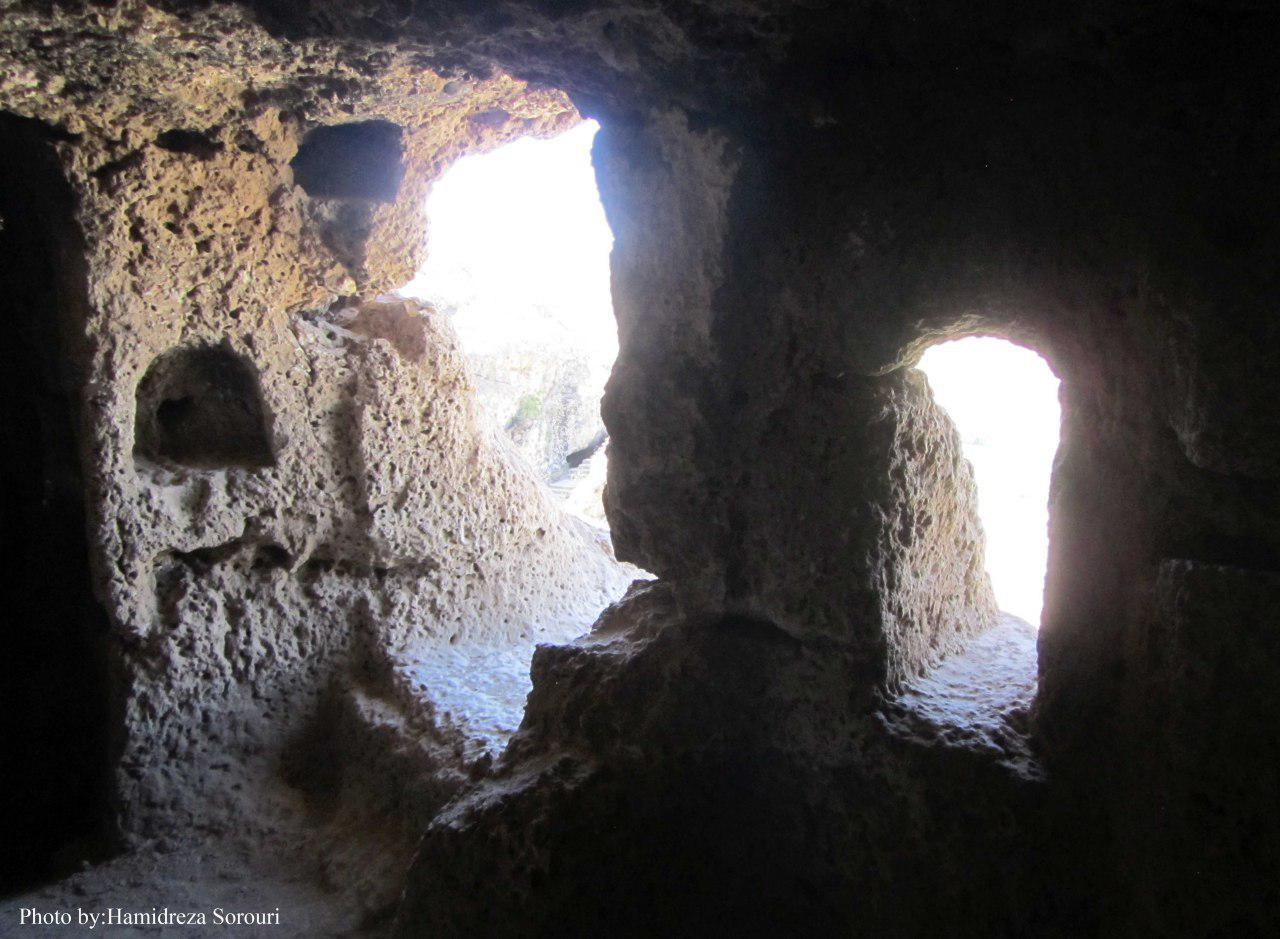 معماری صخره ای بی بی کند