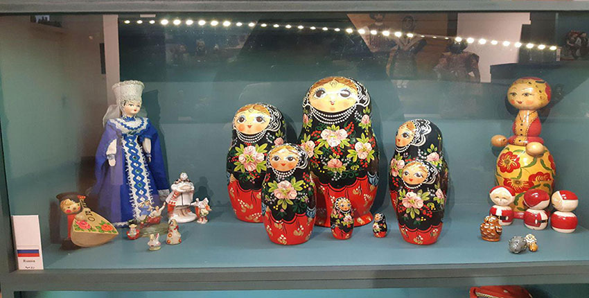 عروسکهای تو در توی روسی (ماتریوشکا)
