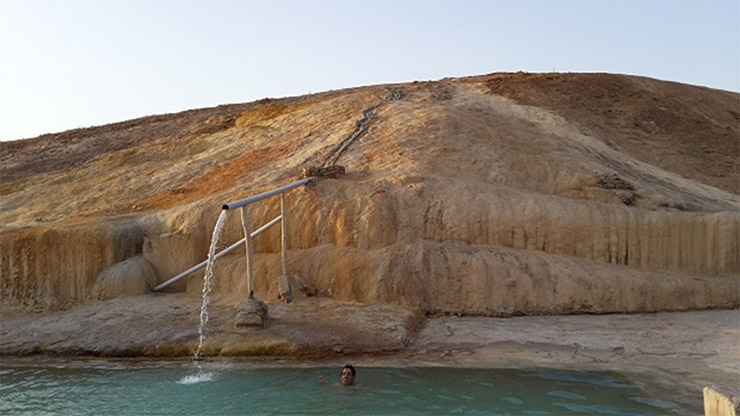 چشمه آبگرم شوط