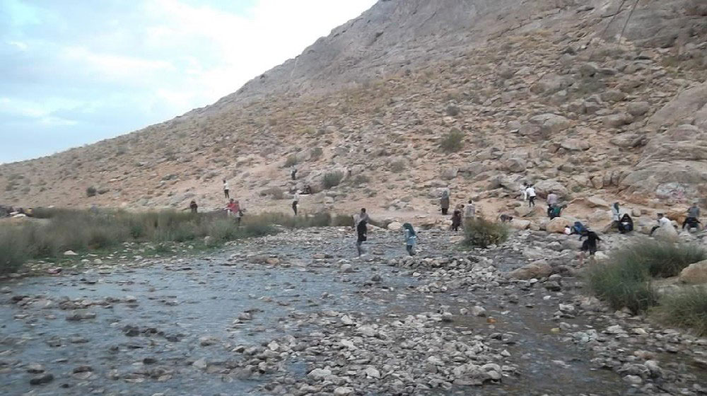 چشمه مرغاب تیران و کرون