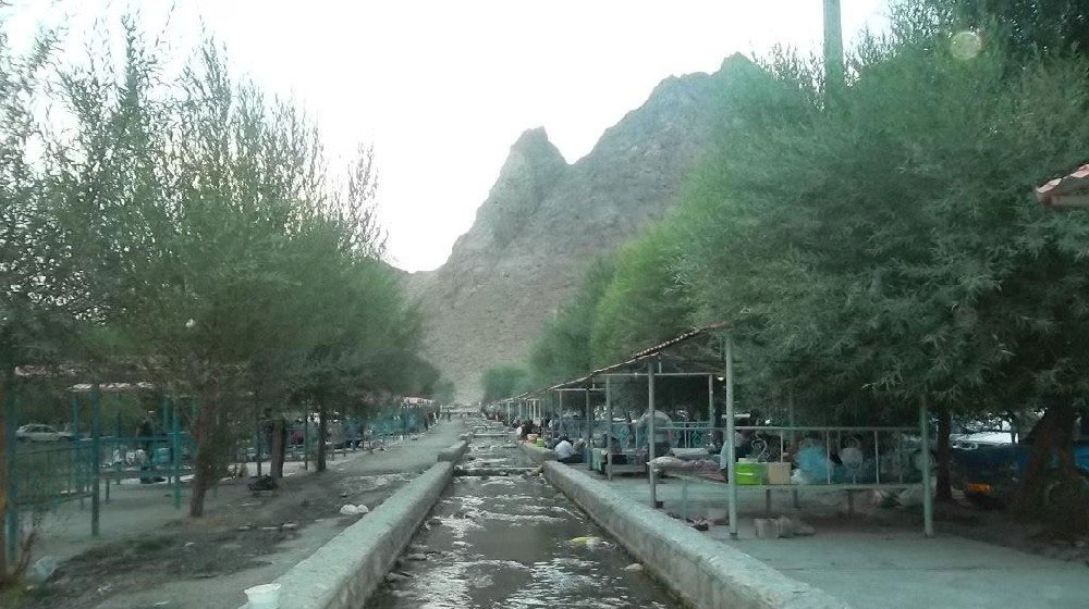 چشمه مرغاب تیران و کرون