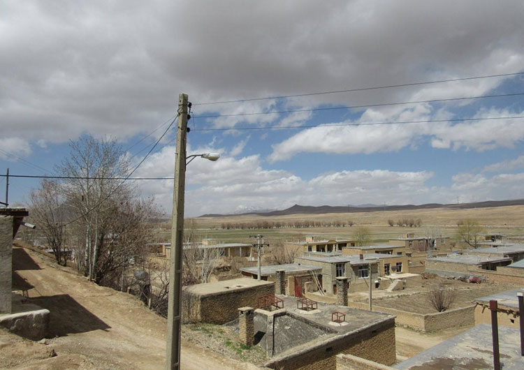 دست کنده های روستای موغان