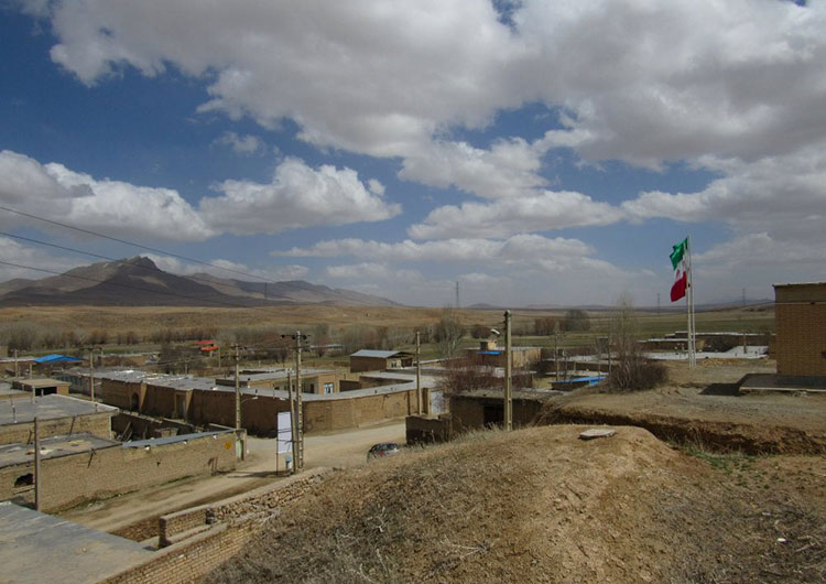 دست کنده های روستای موغان