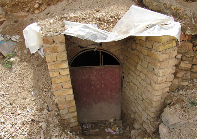 دست کنده های روستای موغان