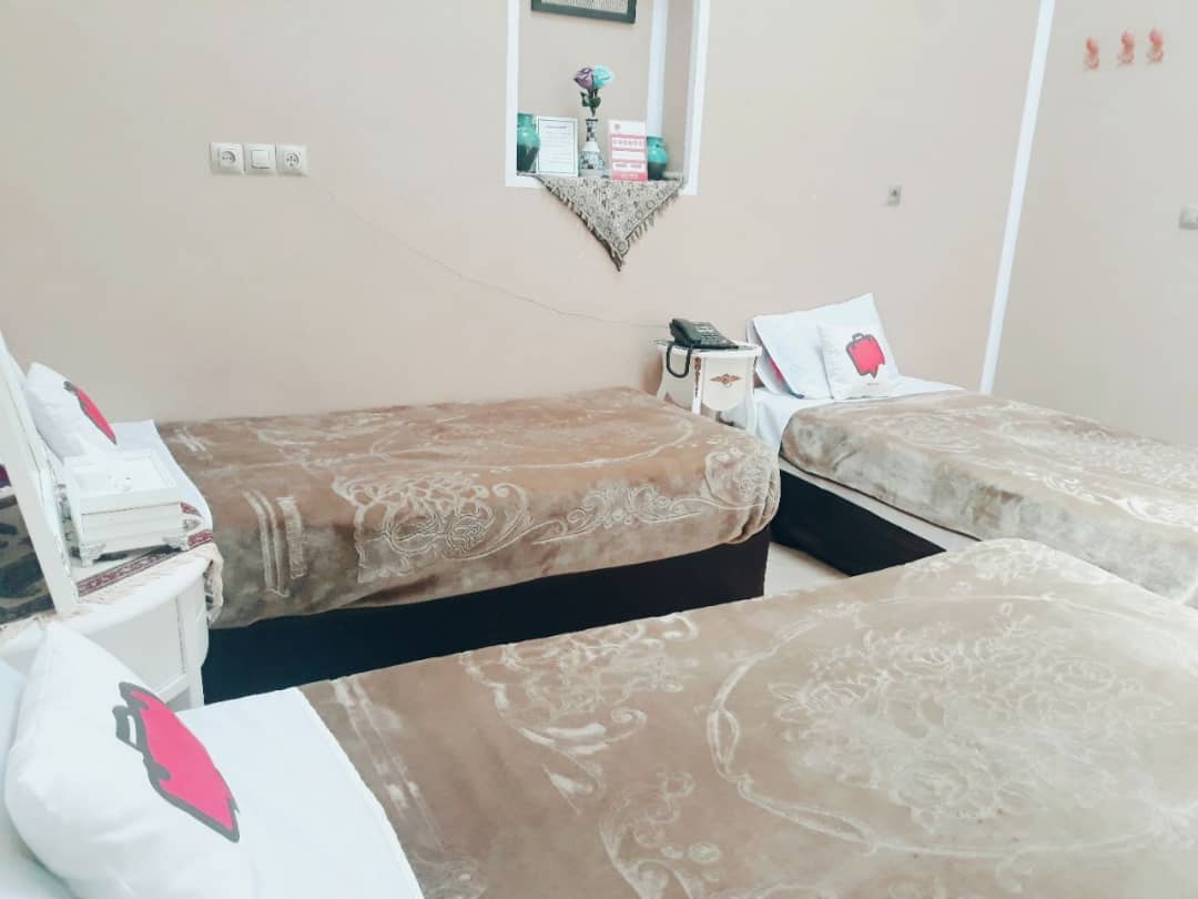 اقامتگاه بوم گردی نقره یزد