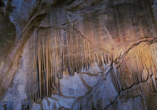 نمایی از غار هیو