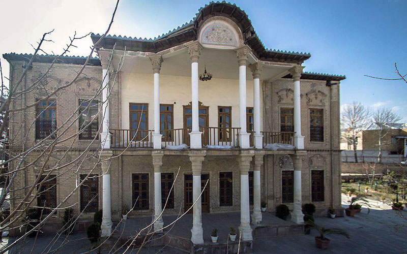ایوان زیبای عمارت مفخم قزوین