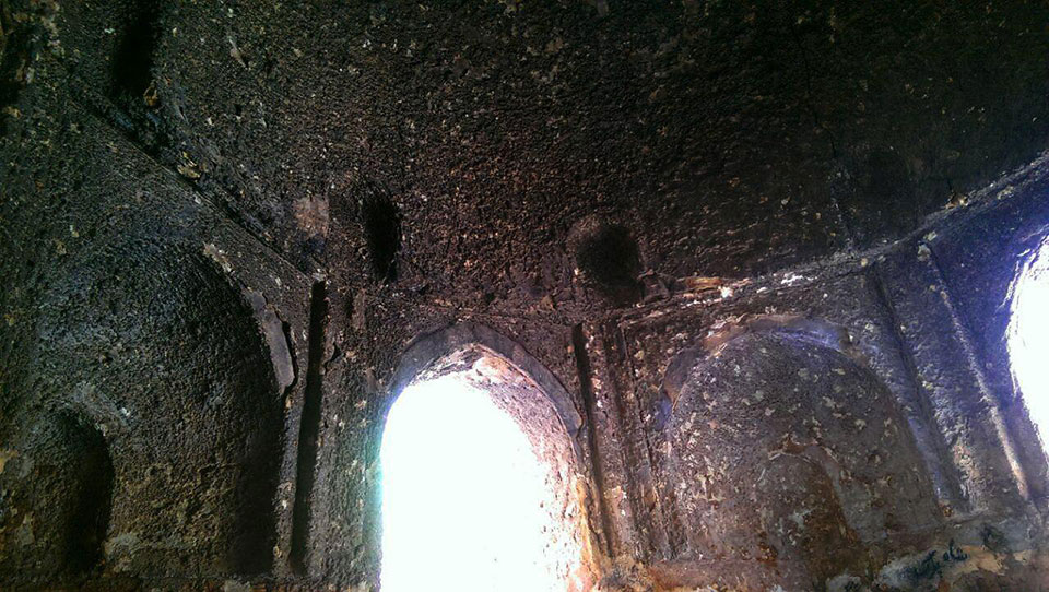 چهار طاقی و ایوان سنگی ایج
