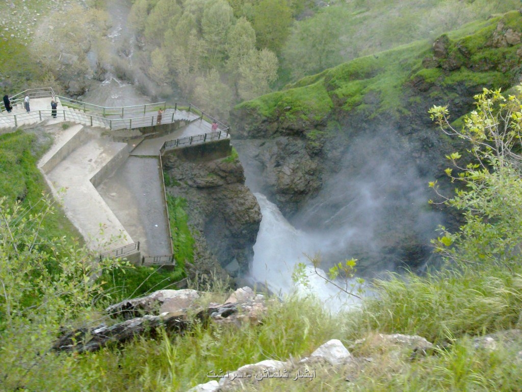 شلماش آبشاری پر خروش در آذربایجان غربی