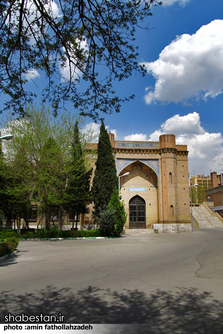 دبیرستان البرز