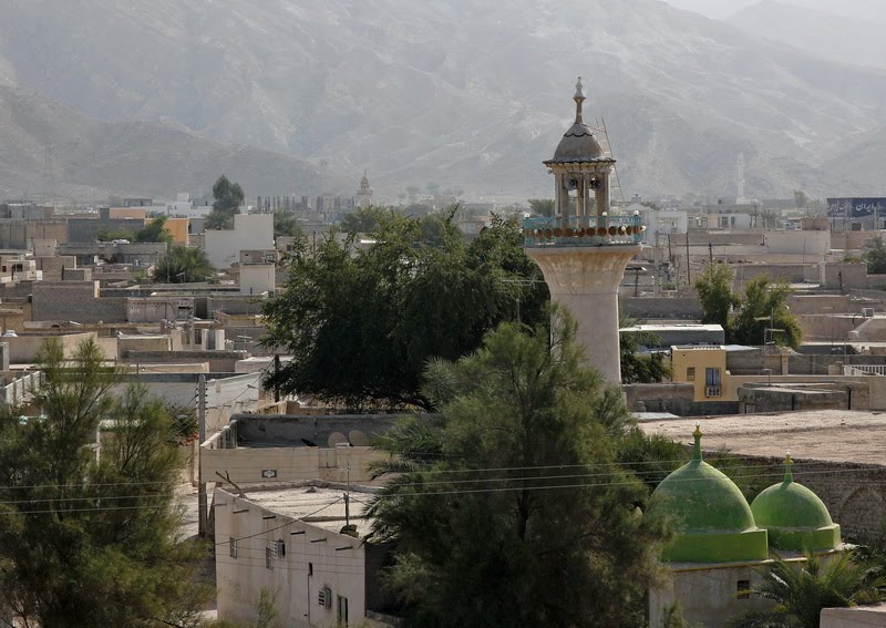 نمایی از زیارتگاه ملا احمد عرشی در کنار مسجد جامع قدیم بستک