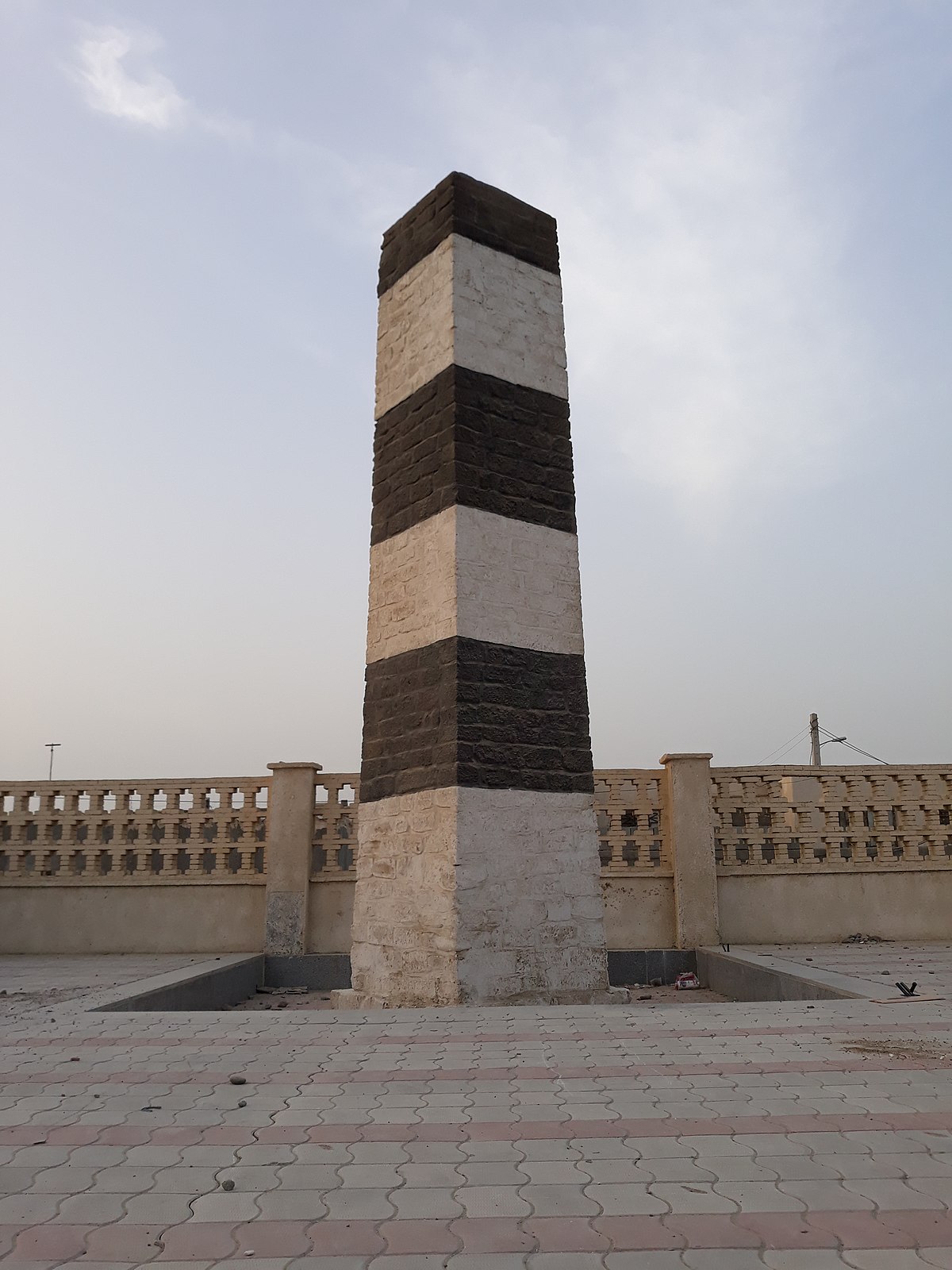 برج سیاه و سفید جاسک