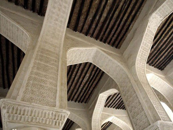 نمونه ای از ستونهای گچبری شده مسجد افغان
