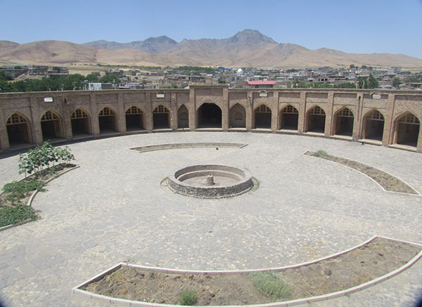 کاروانسرای تاج آباد بهار