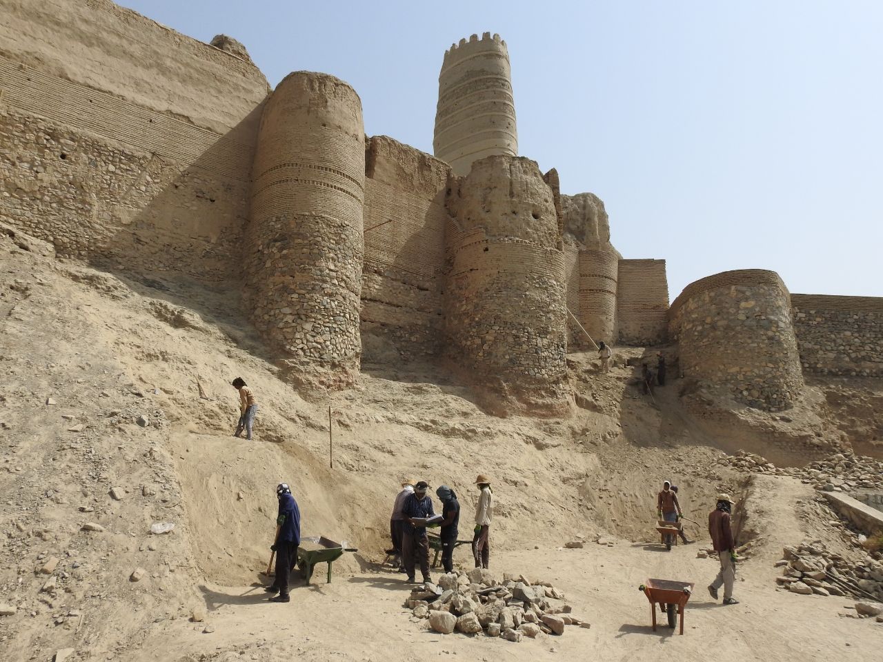 قلعه منوجان