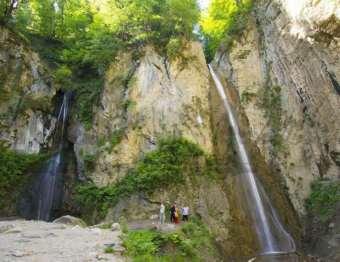 https://fa.tripyar.com/uploads/picture/3062/twin-waterfall.jpg
