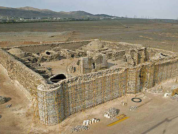 قلعه سنگی رباط کریم