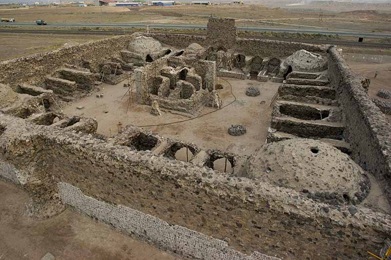 قلعه سنگی رباط کریم