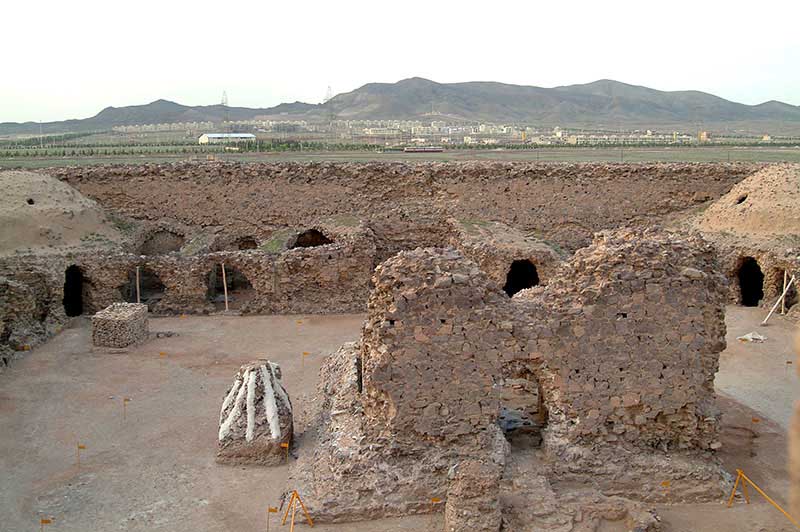 قلعه سنگی رباط کریم