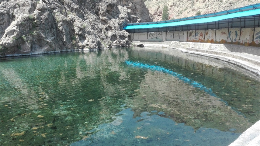 چشمه آب معدنی خمده