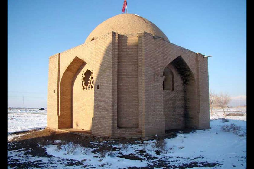 گنبدهای آجری مهرآباد
