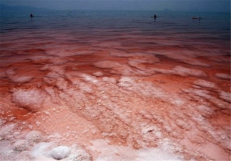 https://fa.tripyar.com/uploads/picture/317/urmia-lake-turned-red-1.jpg