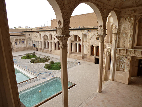 خانه طباطبایی ها