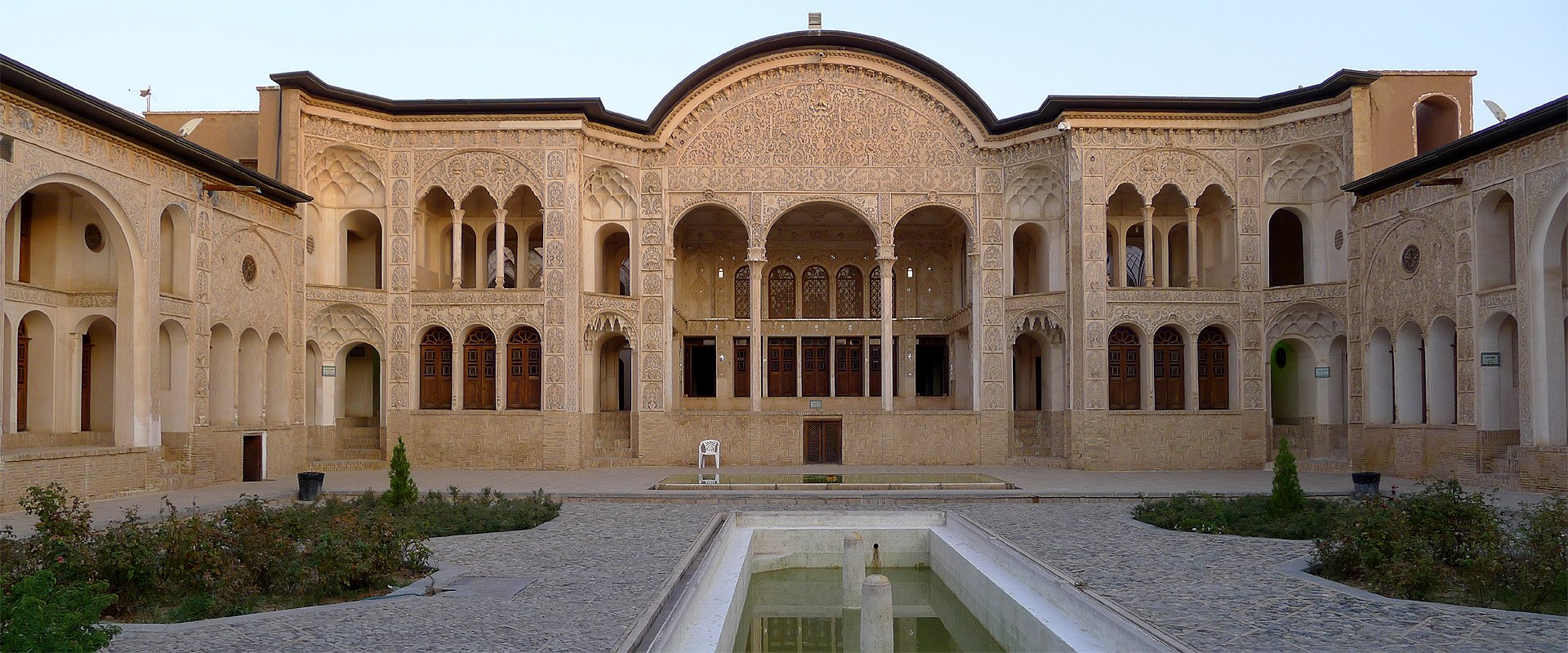 خانه طباطبایی ها