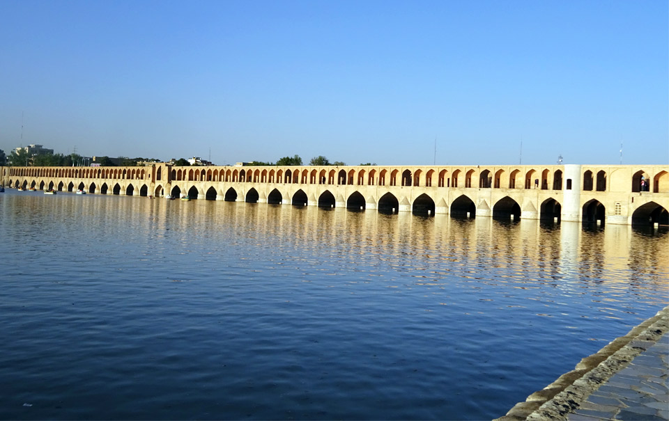 سی و سه پل