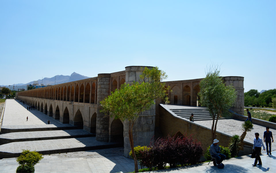 سی و سه پل