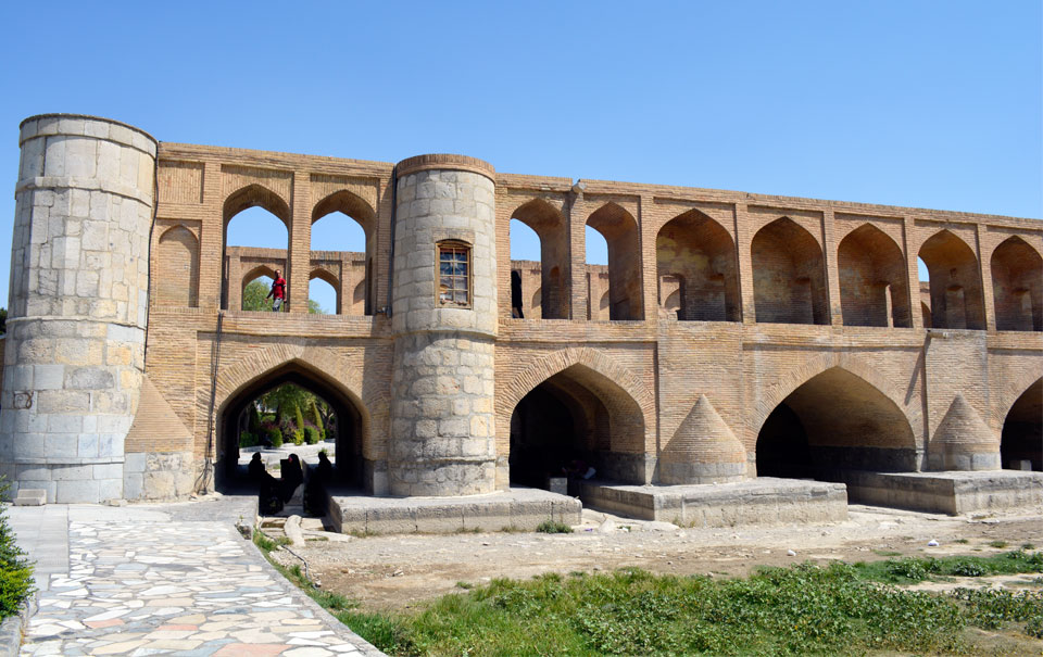 سی و سه پل